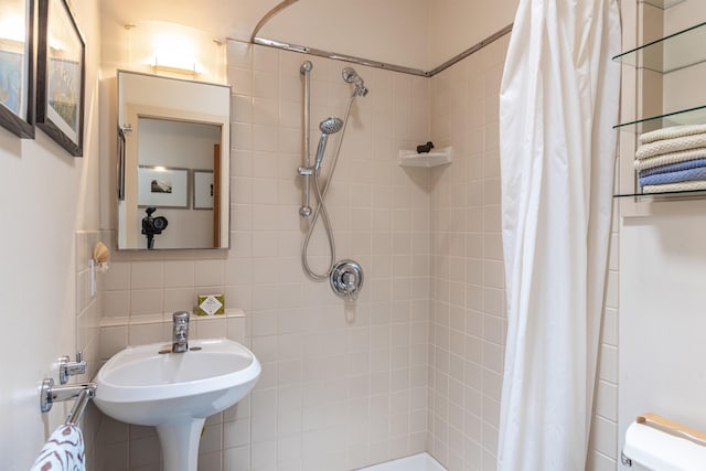 1195 Omaopio Rd Unit A, Kula, HI 96790 - full bathroom with tiled shower and tile walls