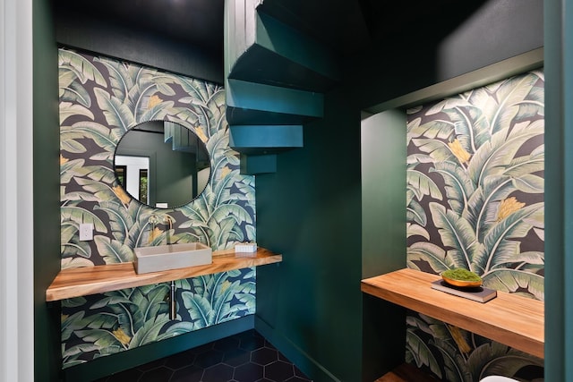 965 Hog Back Rd Unit 1, Haiku, HI 96708 - bathroom featuring tile patterned flooring