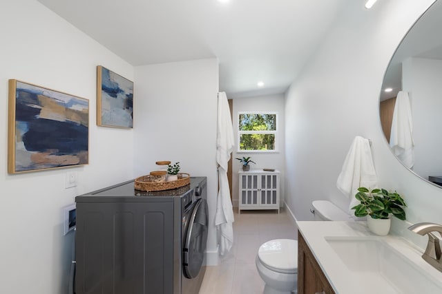 965 Hog Back Rd Unit 1, Haiku, HI 96708 - bathroom featuring vanity, washer / clothes dryer, recessed lighting, and tile patterned floors