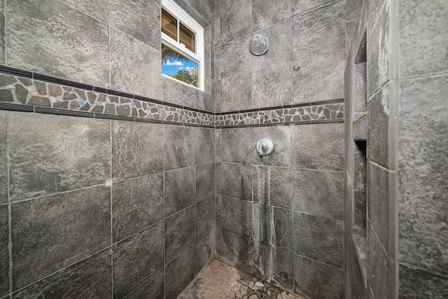 bathroom featuring a tile shower