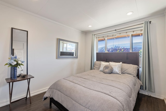 bedroom featuring dark wood-style floors, recessed lighting, crown molding, and baseboards