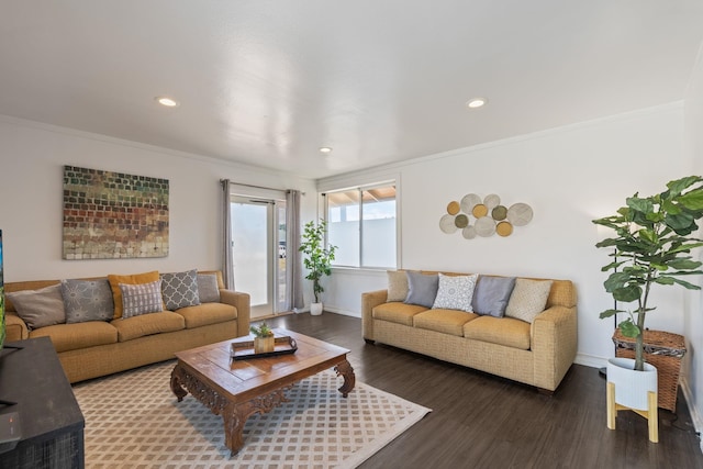 living room featuring recessed lighting, crown molding, baseboards, and wood finished floors