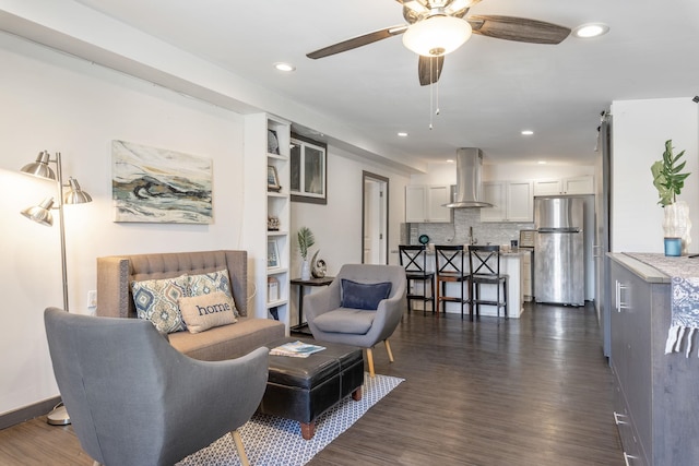 living area with dark wood-style floors, recessed lighting, and ceiling fan