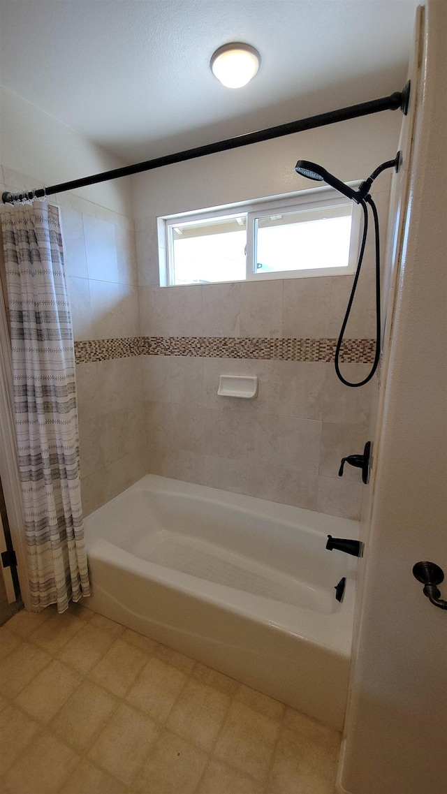 bathroom with shower / bath combo