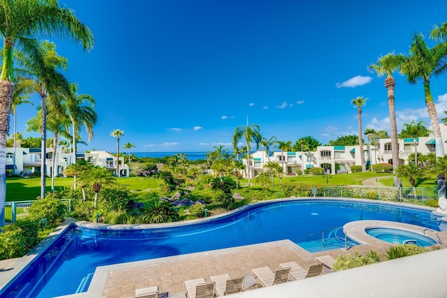 3200 Wailea Alanui Dr Unit 1505, Kihei, HI 96753 - outdoor pool featuring a community hot tub, a residential view, and a patio area