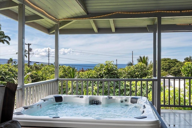 balcony featuring a hot tub