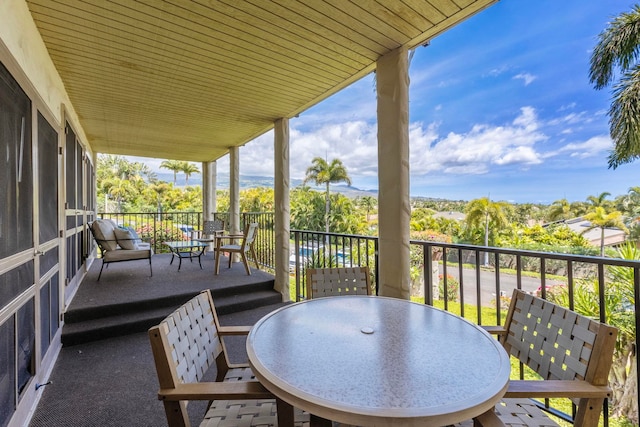 exterior space featuring outdoor dining area