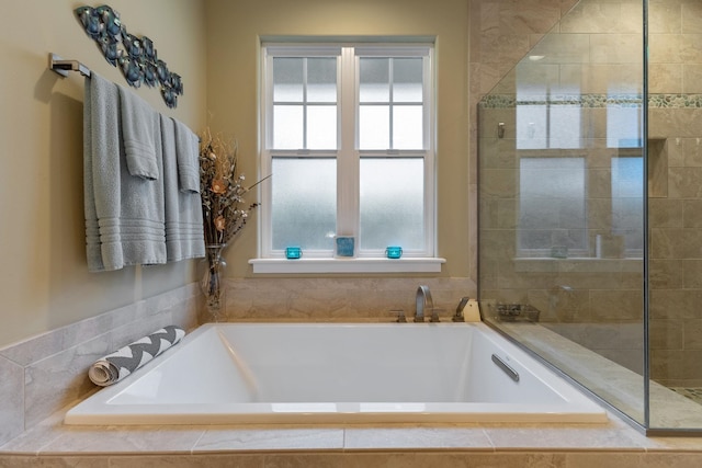 2563 Umeke Cir Unit 64, Kihei, HI 96753 - bathroom with a bath