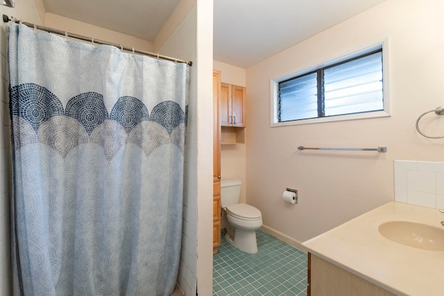 bathroom with vanity, toilet, and a shower with shower curtain