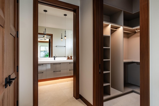 210 Naio Pl, Lahaina, HI 96761 - walk in closet with a sink and light flooring