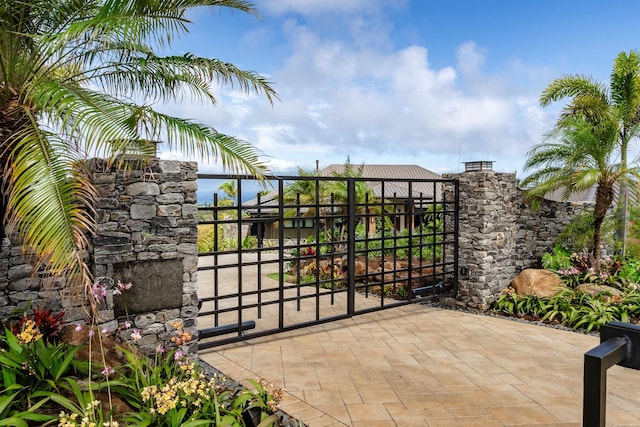 210 Naio Pl, Lahaina, HI 96761 - view of gate