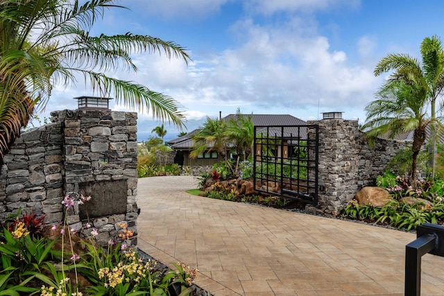 210 Naio Pl, Lahaina, HI 96761 - view of gate