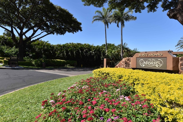 view of community / neighborhood sign