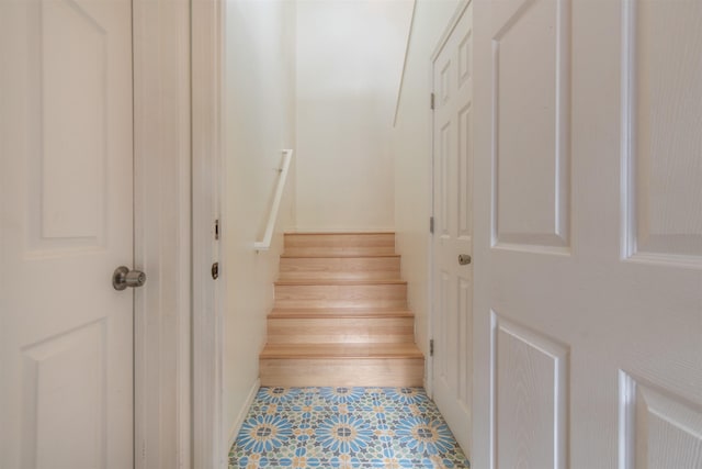 568 Hana Hwy Unit B, Paia, HI 96779 - stairs with baseboards