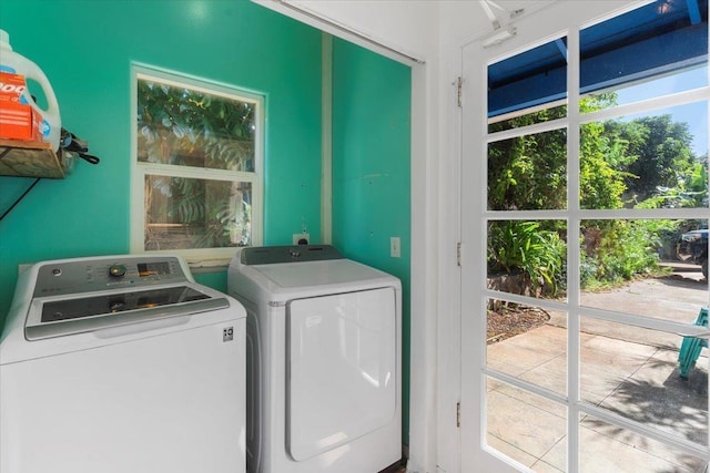 568 Hana Hwy Unit B, Paia, HI 96779 - laundry room featuring washing machine and clothes dryer