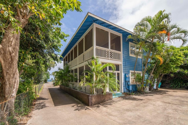 568 Hana Hwy Unit B, Paia, HI 96779 - view of front of property with fence and a balcony
