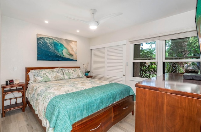1299 Uluniu Rd Unit 106C, Kihei, HI 96753 - bedroom featuring light wood-style floors, a closet, ceiling fan, and recessed lighting