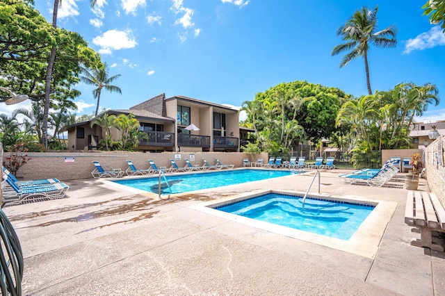 1299 Uluniu Rd Unit 106C, Kihei, HI 96753 - community pool featuring a patio area and a community hot tub