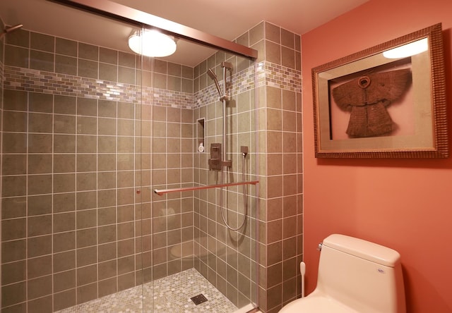 bathroom featuring toilet and tiled shower