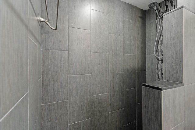 473 Kalalau Pl, Kihei, HI 96753 - bathroom with a tile shower