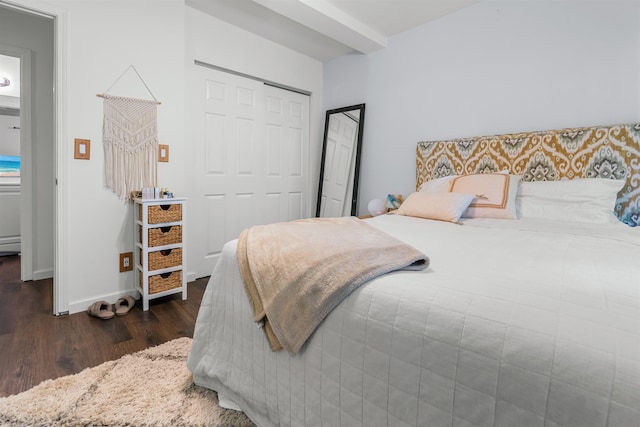 473 Kalalau Pl, Kihei, HI 96753 - bedroom with dark wood-style floors, a closet, and baseboards