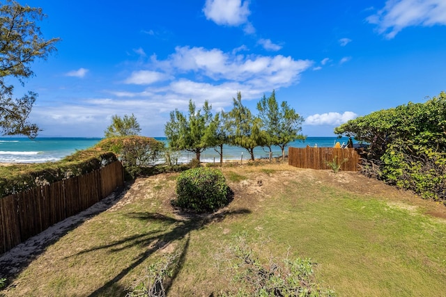 view of yard featuring a water view