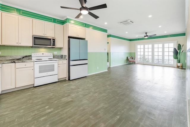 kitchen featuring white cabinetry, ceiling fan, light hardwood / wood-style flooring, white appliances, and ornamental molding