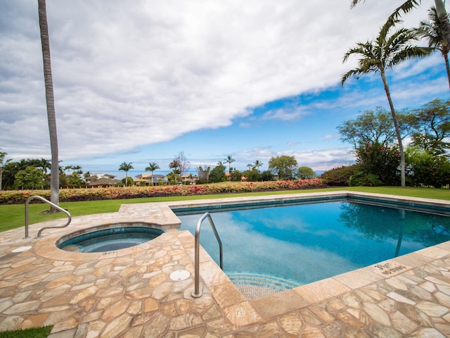 3950 Kalai Waa St Unit C202, Kihei, HI 96753 - outdoor pool featuring an in-ground hot tub