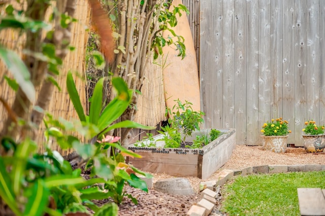 19 Hoku Pl, Paia, HI 96779 - exterior view of a garden