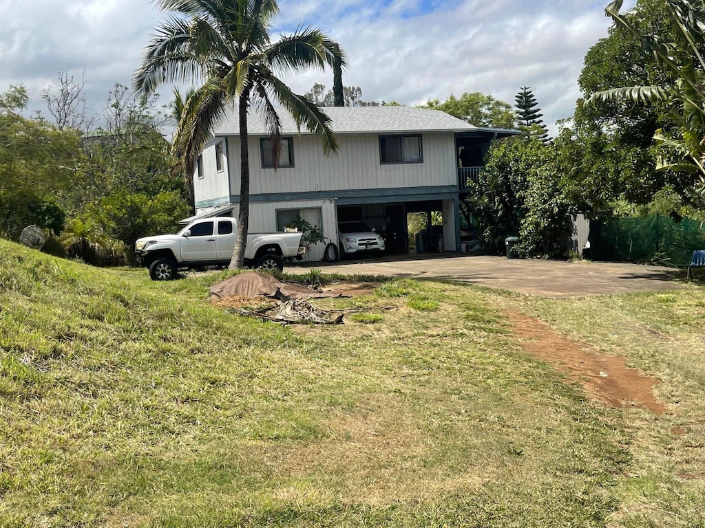 271 Makaena Pl, Pukalani, HI 96768 - view of side of property featuring a carport, driveway, and a lawn
