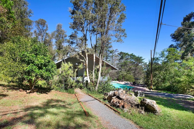 view of yard featuring an outdoor pool