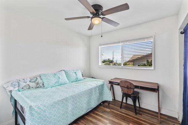 bedroom with baseboards, wood finished floors, and a ceiling fan