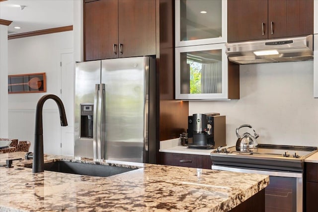 kitchen featuring sink, dark brown cabinetry, appliances with stainless steel finishes, and ornamental molding