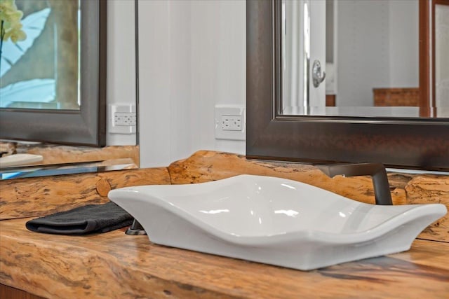 bathroom featuring sink