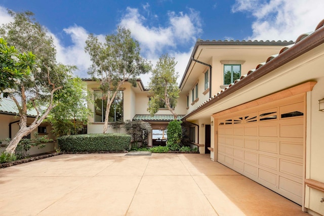 view of front facade featuring a garage