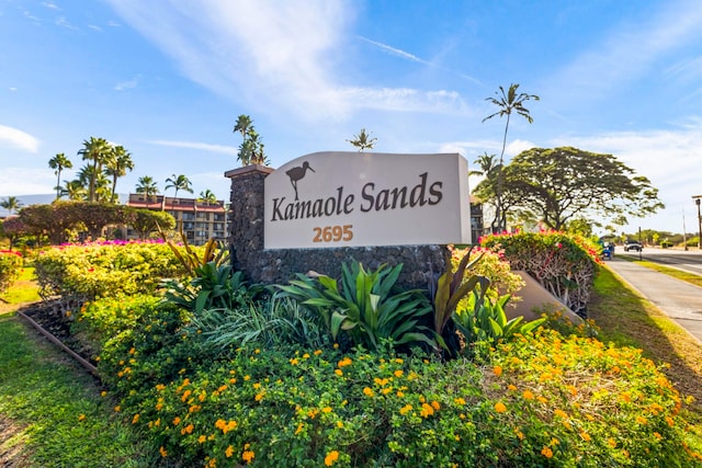 view of community / neighborhood sign