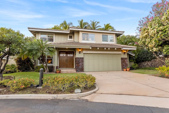 view of front facade featuring a garage and a front yard