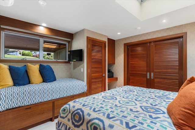 bedroom with a closet