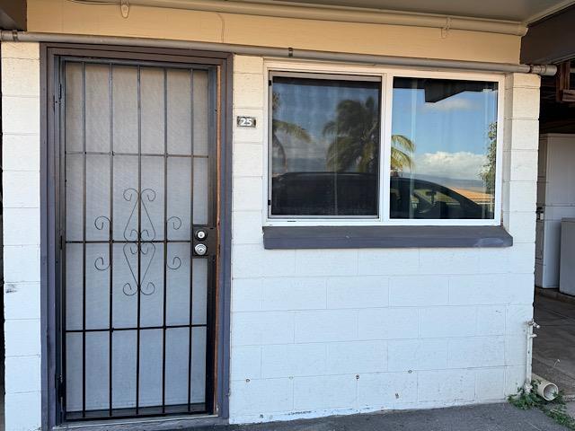 471 Liholiho St Unit 25, Wailuku, HI 96793 - entrance to property with concrete block siding