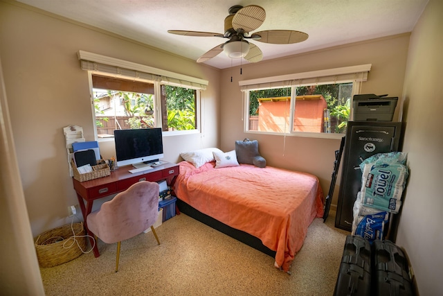 bedroom with ceiling fan