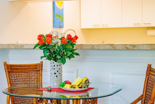 room details with breakfast area