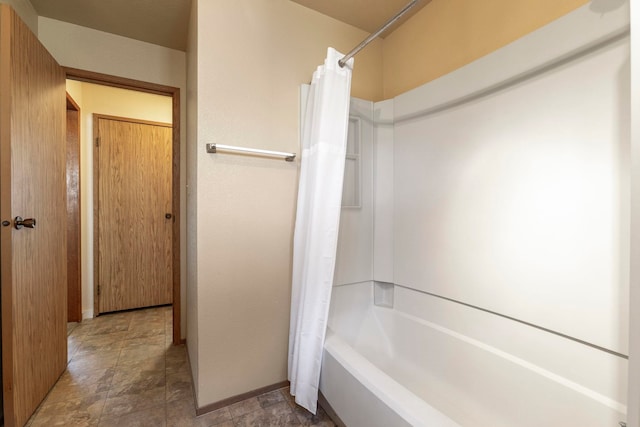 885 Haunani Pl, Wailuku, HI 96793 - bathroom with shower / tub combo with curtain and baseboards