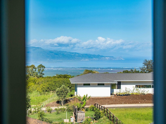 water view with a mountain view