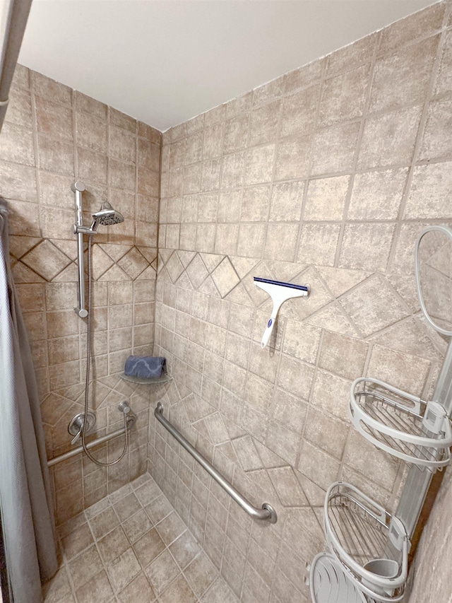 bathroom with a tile shower