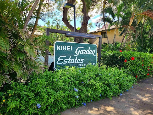 view of community / neighborhood sign