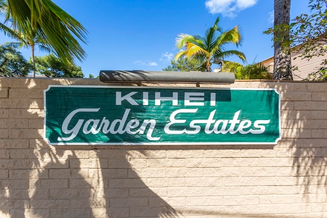 view of community / neighborhood sign