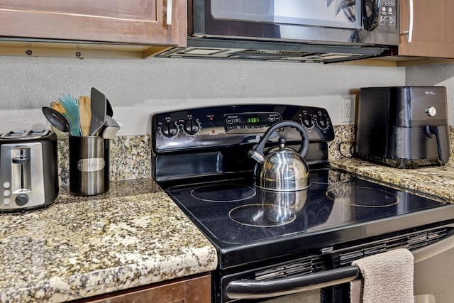 679 S Kihei Rd Unit D205, Kihei, HI 96753 - room details featuring stainless steel microwave and black / electric stove