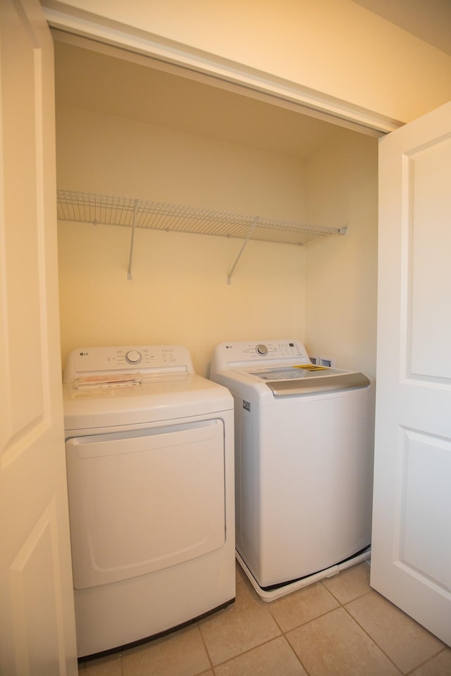 laundry area featuring light tile patterned flooring and independent washer and dryer