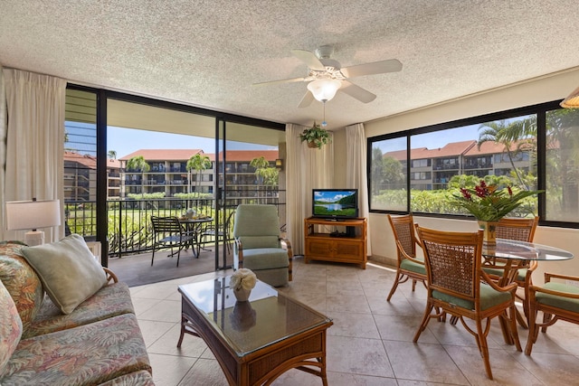 sunroom with ceiling fan