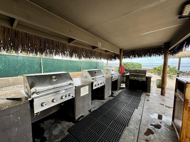 view of patio with an outdoor kitchen and grilling area